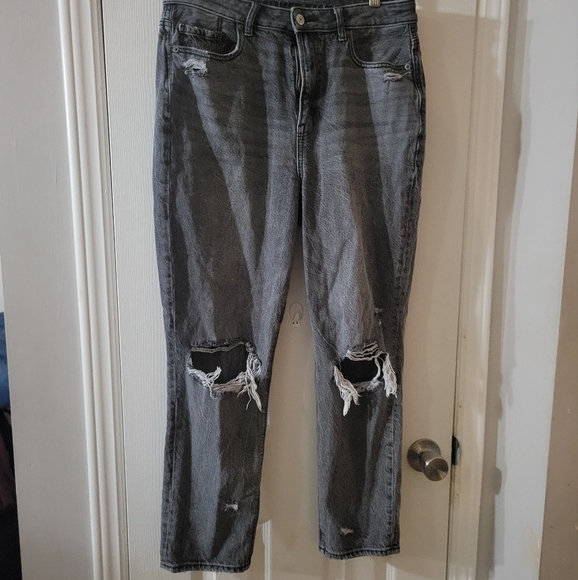 American Eagle Outfitters Denim - sz 8 short American Eagle distressed jeans